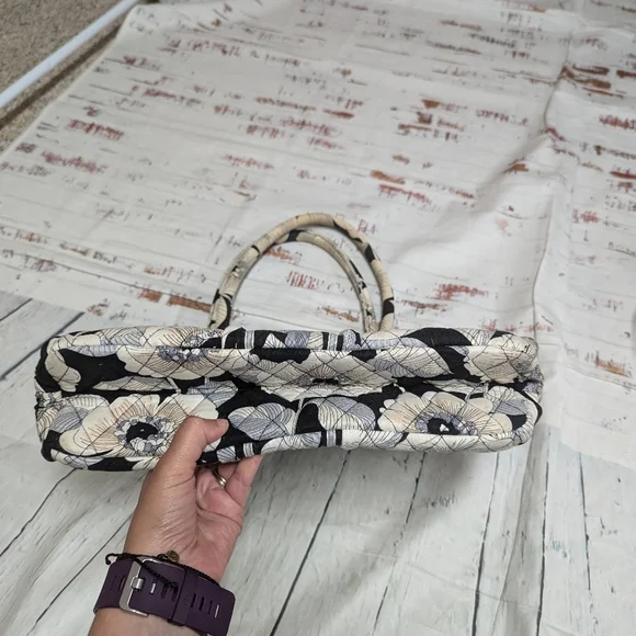 Vera Bradley kiss clasp retired print handbag - Picture 2 of 7